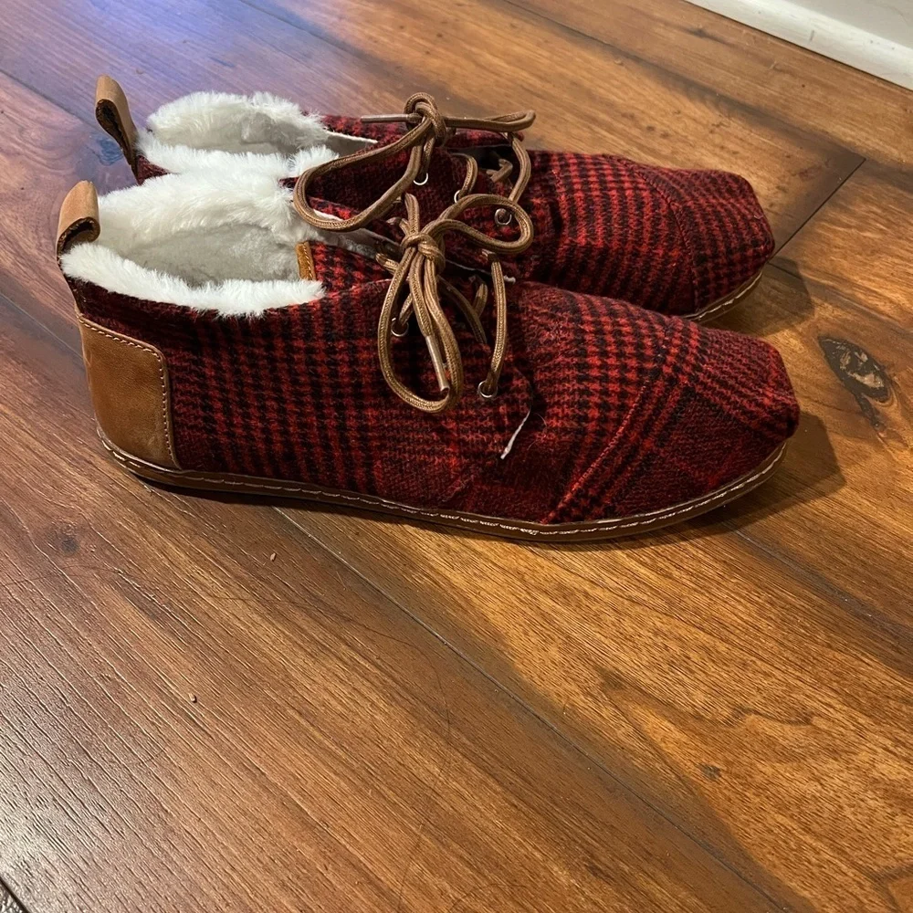 Toms Womens Size 11 Red Plaid Venice Collection Faux Fur Lined Booties Winter